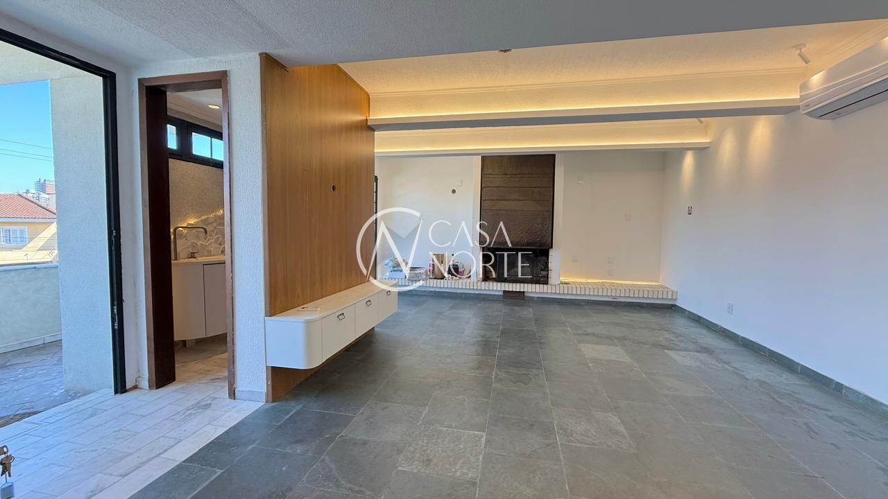 Casa à venda com 4 quartos, 280m², 1 suíte, 4 vagas, Rua Doutor Prudente de Moraes no bairro Chácara das Pedras em Porto Alegre