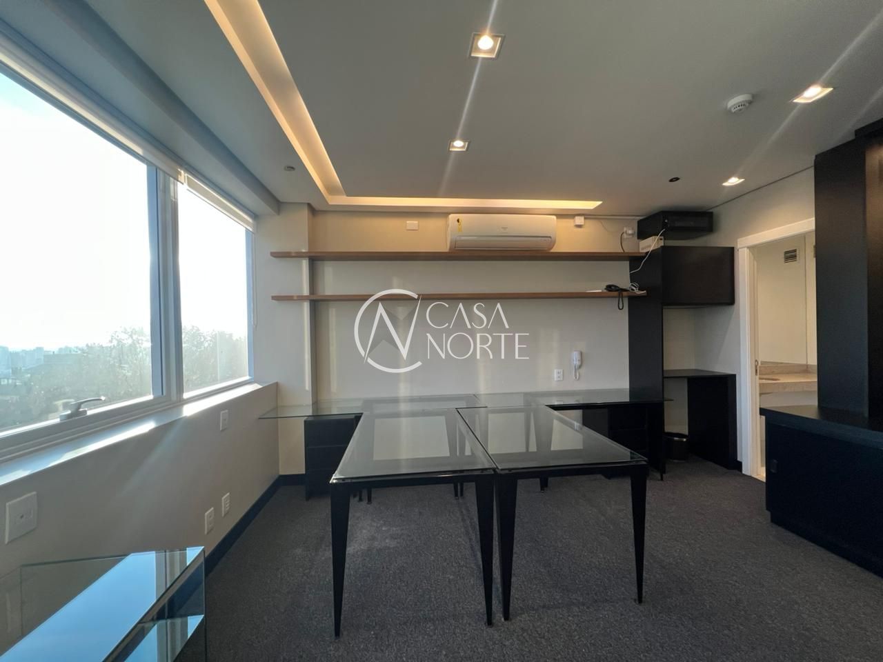 Sala Comercial à venda com 1 quarto, 33m², 1 vaga, Rua Anita Garibaldi no bairro Mont Serrat em Porto Alegre