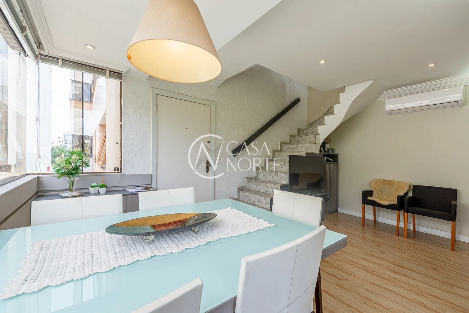 Cobertura à venda com 3 quartos, 168m², 1 suíte, 2 vagas, Rua Roque Calage no bairro Passo da Areia em Porto Alegre