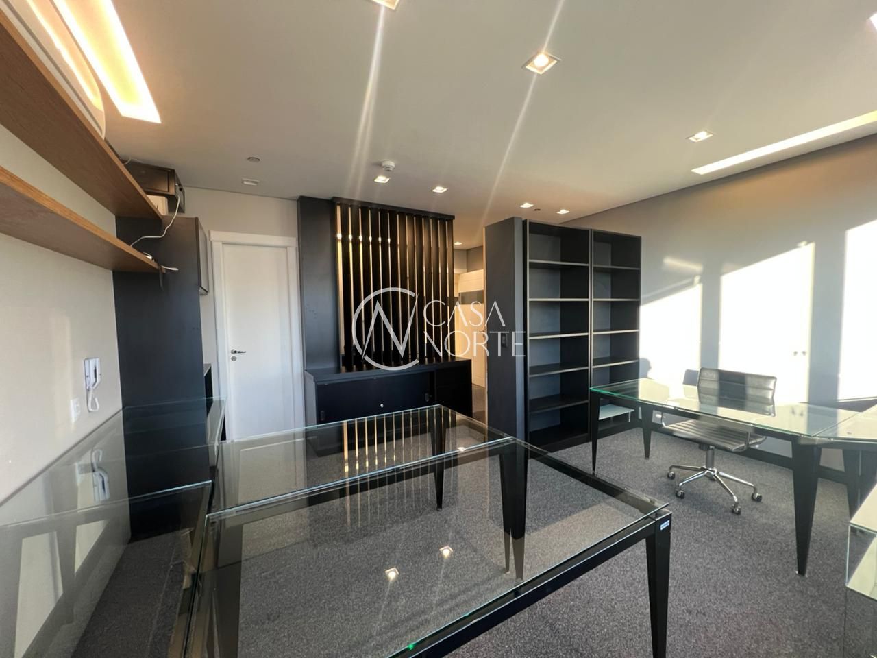 Sala Comercial à venda com 1 quarto, 33m², 1 vaga, Rua Anita Garibaldi no bairro Mont Serrat em Porto Alegre