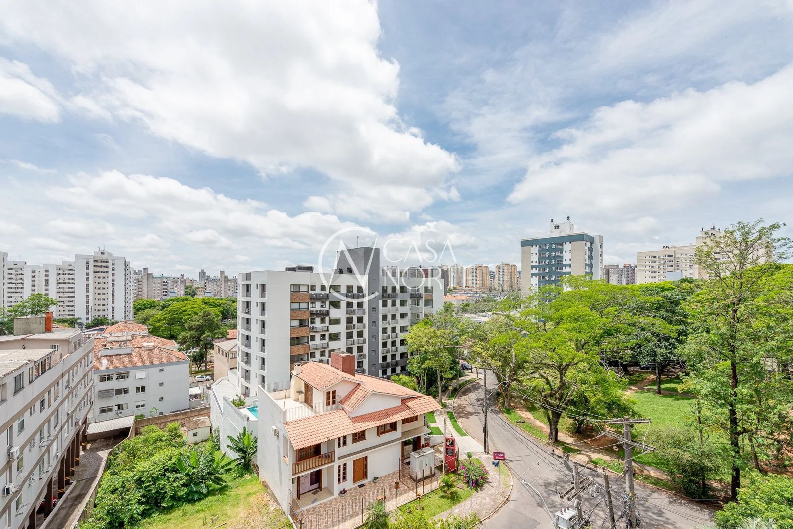 Cobertura à venda com 3 quartos, 168m², 1 suíte, 2 vagas, Rua Roque Calage no bairro Passo da Areia em Porto Alegre