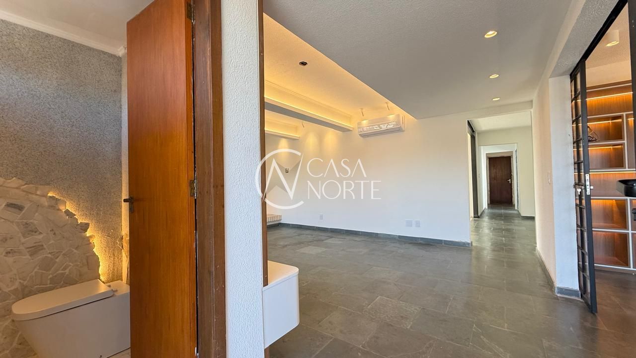 Casa à venda com 4 quartos, 280m², 1 suíte, 4 vagas, Rua Doutor Prudente de Moraes no bairro Chácara das Pedras em Porto Alegre