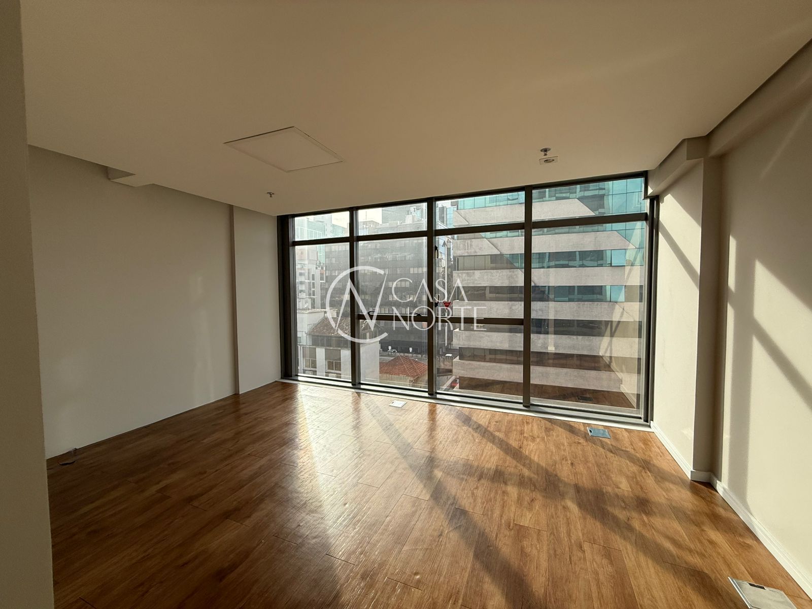 Sala Comercial à venda com 2 quartos, 30m², 1 vaga, Rua Dona Laura no bairro Rio Branco em Porto Alegre