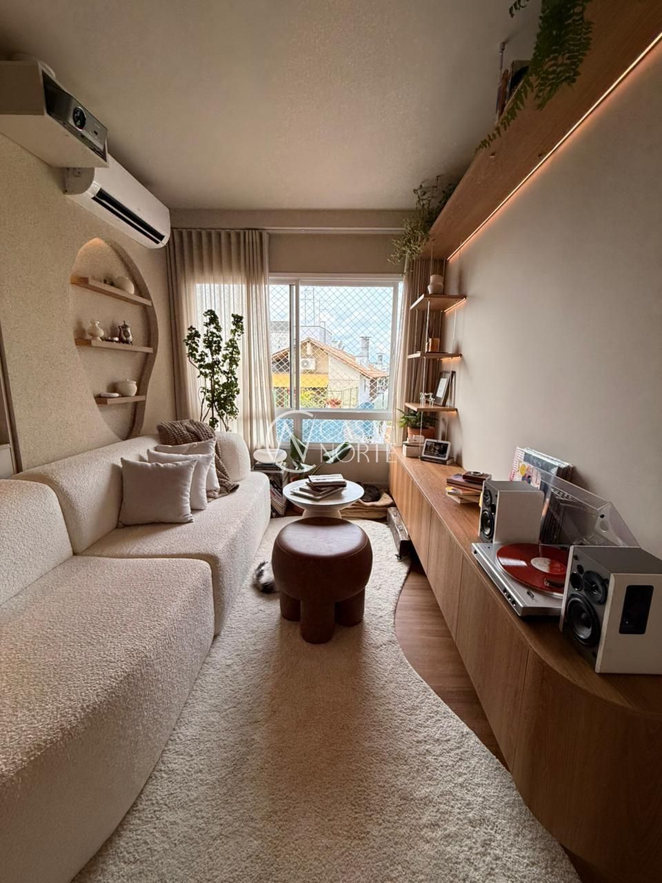 Apartamento à venda com 1 quarto, 42m², 1 suíte, 1 vaga, Carmen no bairro Moinhos de Vento em Porto Alegre