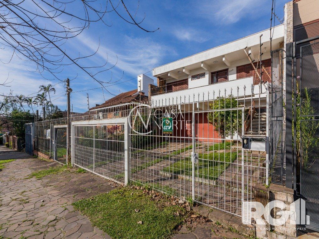 Casa à venda com 3 quartos, 280m², 1 suíte, 4 vagas, Rua Doutor Prudente de Moraes no bairro Chácara das Pedras em Porto Alegre