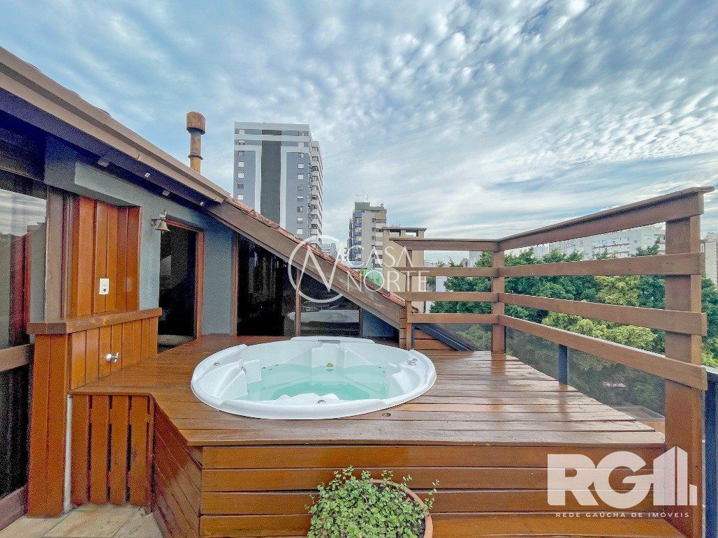 Cobertura à venda com 3 quartos, 234m², 2 suítes, 2 vagas, Avenida Mariland no bairro São João em Porto Alegre