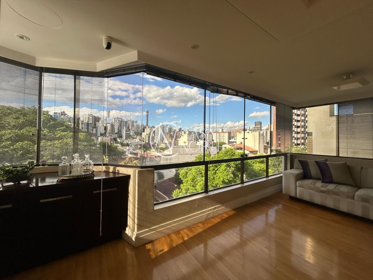 Apartamento à venda com 3 quartos, 113m², 1 suíte, 2 vagas, Rua Perpétua Teles no bairro Petrópolis em Porto Alegre