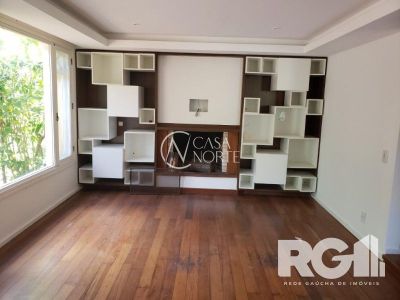 Casa de Condomínio à venda com 3 quartos, 220m², 1 suíte, 3 vagas, Rua Professor Carlos de Paula Couto no bairro Cavalhada em Porto Alegre