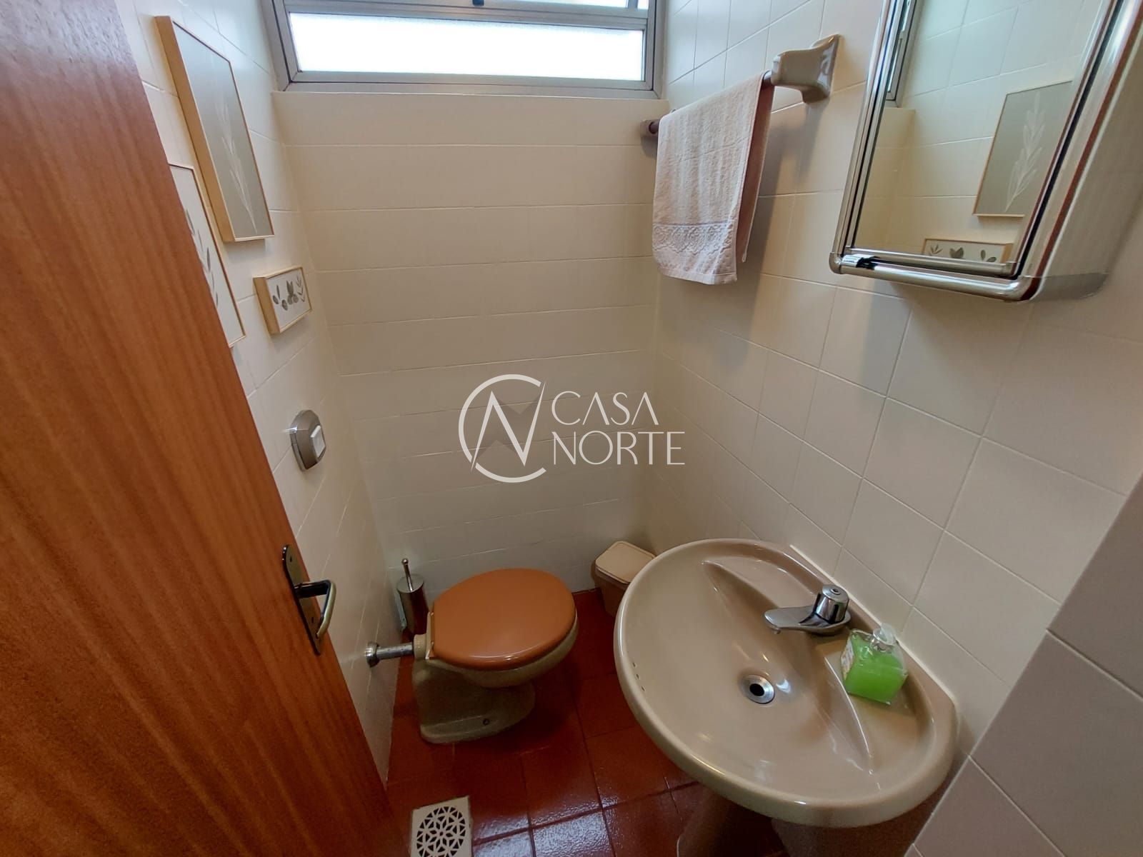 Conjunto Comercial à venda com 3 quartos, 38m², 1 vaga, Rua José de Alencar no bairro Menino Deus em Porto Alegre