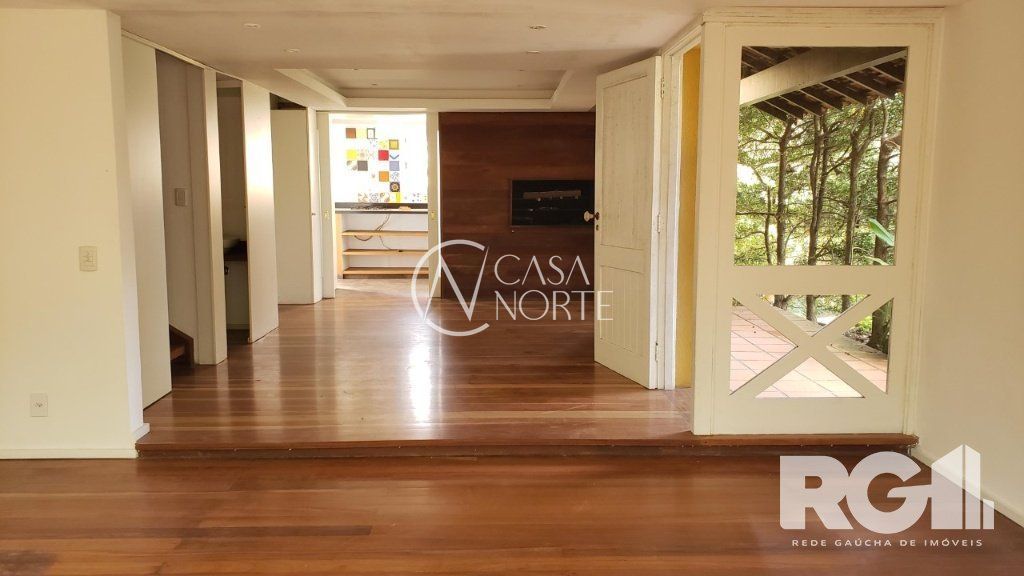 Casa de Condomínio à venda com 3 quartos, 220m², 1 suíte, 3 vagas, Rua Professor Carlos de Paula Couto no bairro Cavalhada em Porto Alegre