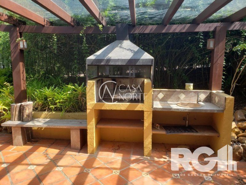 Casa de Condomínio à venda com 3 quartos, 220m², 1 suíte, 3 vagas, Rua Professor Carlos de Paula Couto no bairro Cavalhada em Porto Alegre