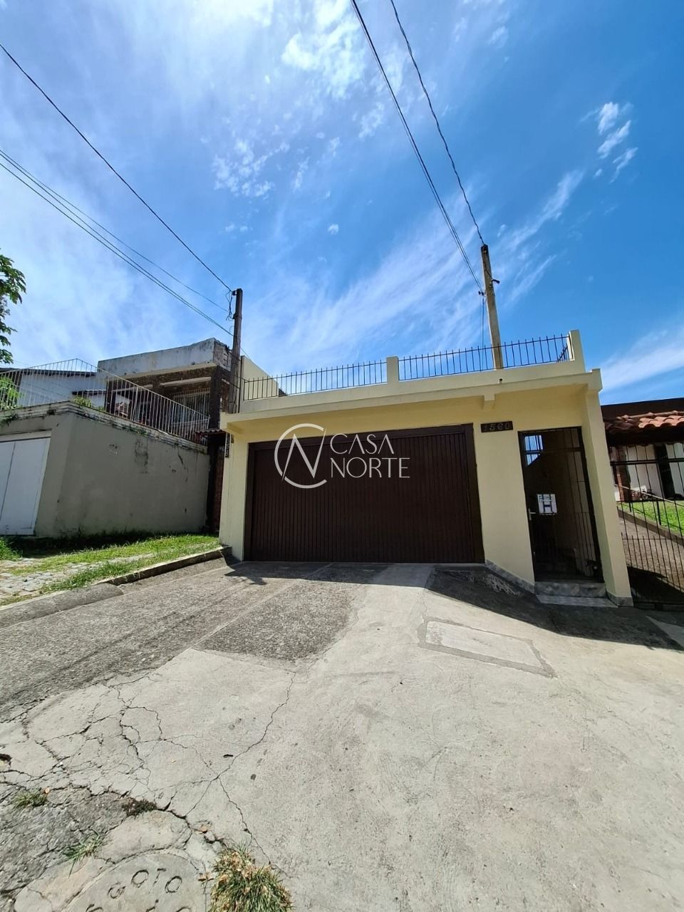 Casa à venda com 4 quartos, 190m², 3 vagas, Rua Doutor Barcelos no bairro Tristeza em Porto Alegre