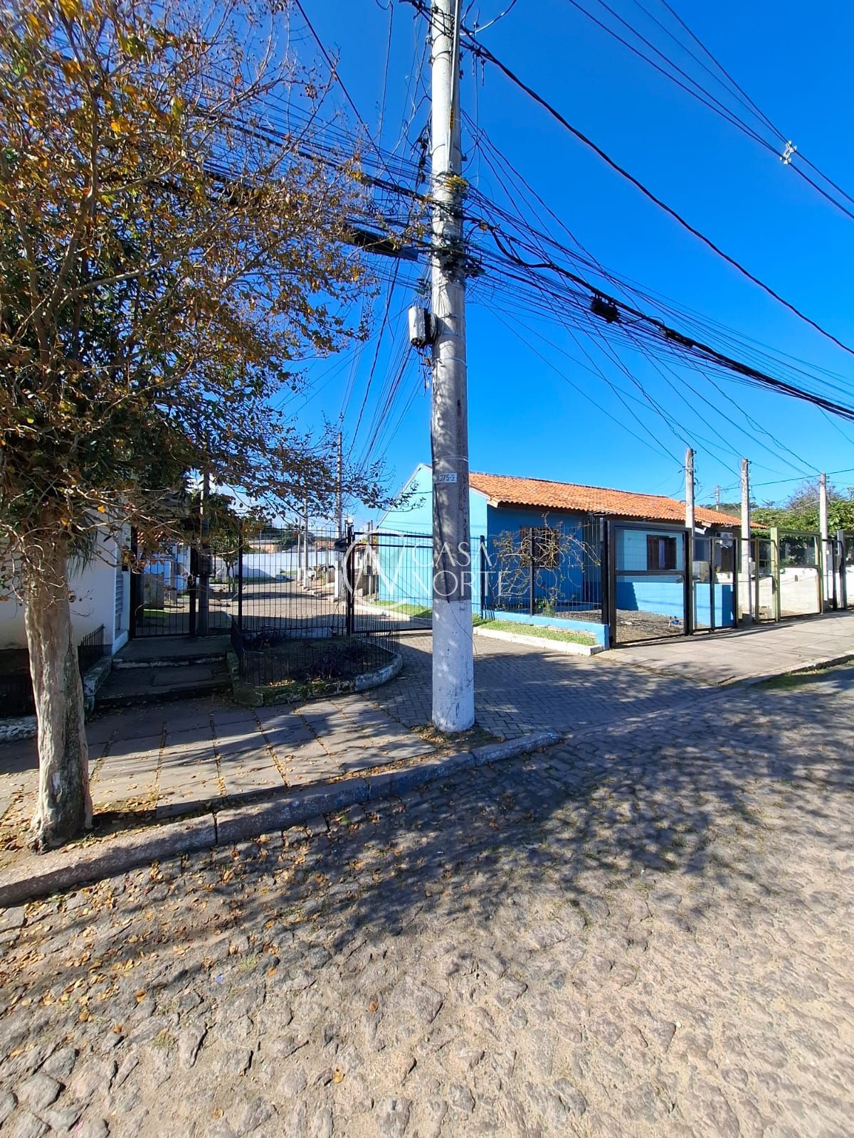 Casa à venda com 1 quarto, 45m², 1 vaga, Rua Jacundá no bairro Guarujá em Porto Alegre