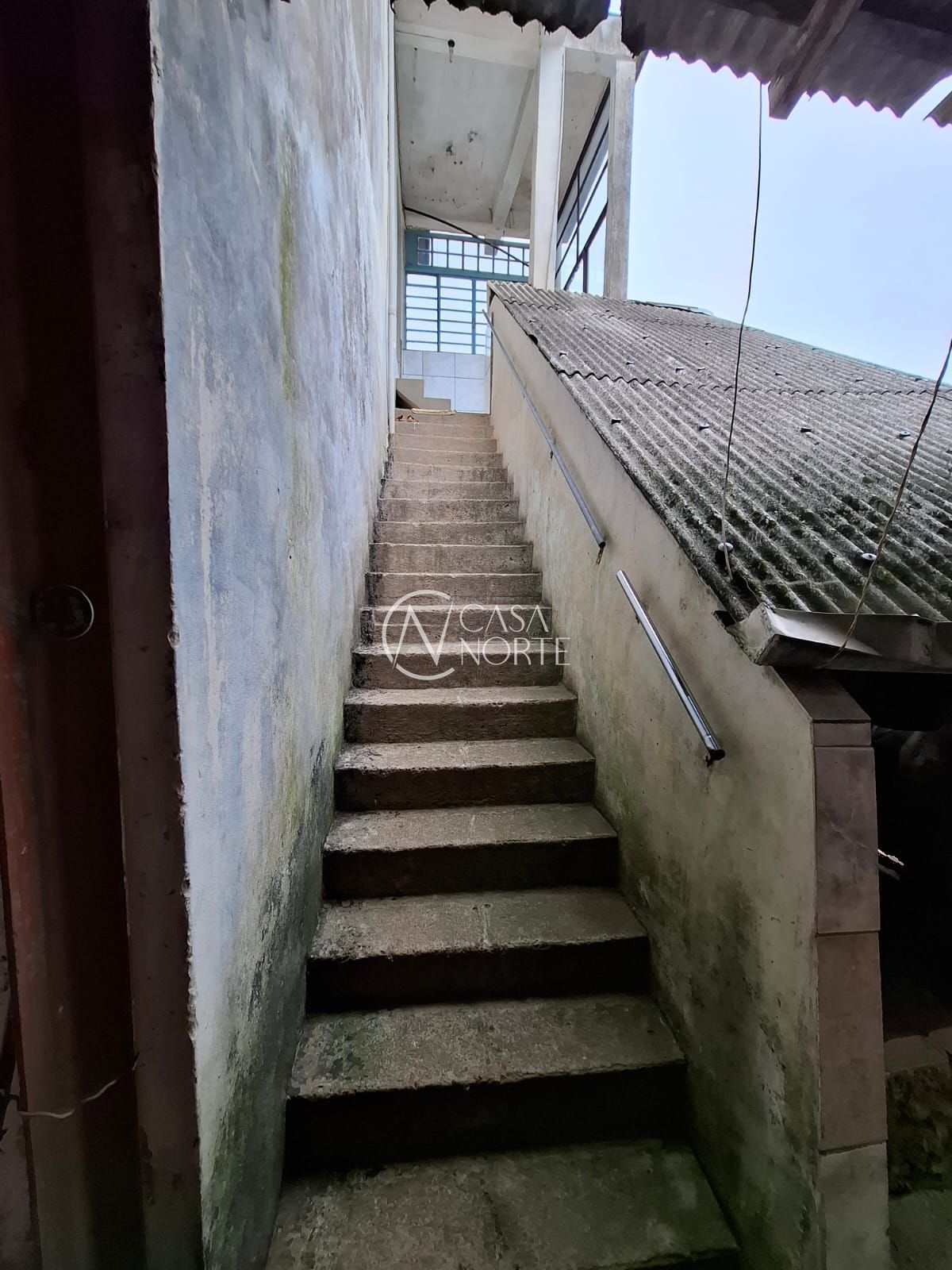 Casa Comercial à venda com 2 quartos, 100m², 3 vagas, Rua Leonardo da Vinci no bairro Lomba do Pinheiro em Porto Alegre