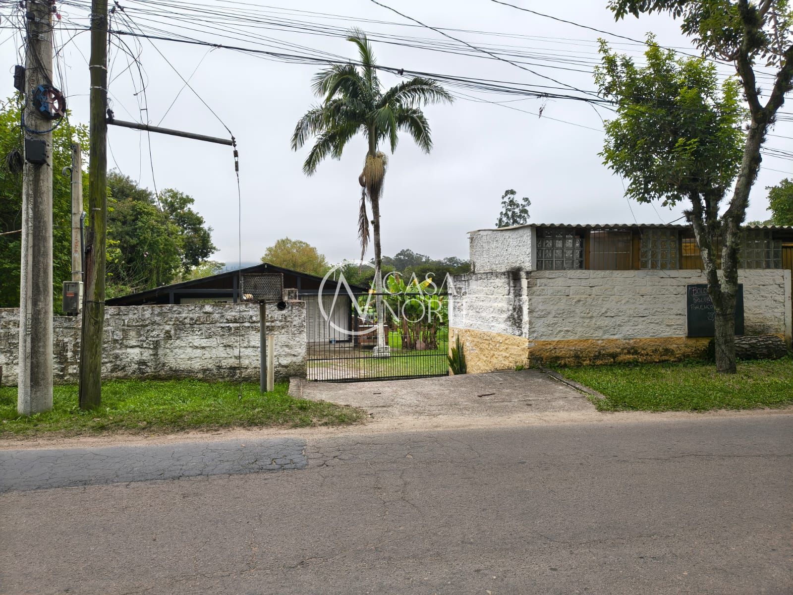 Terreno à venda  com 1296m², Estrada Retiro da Ponta Grossa no bairro Ponta Grossa em Porto Alegre