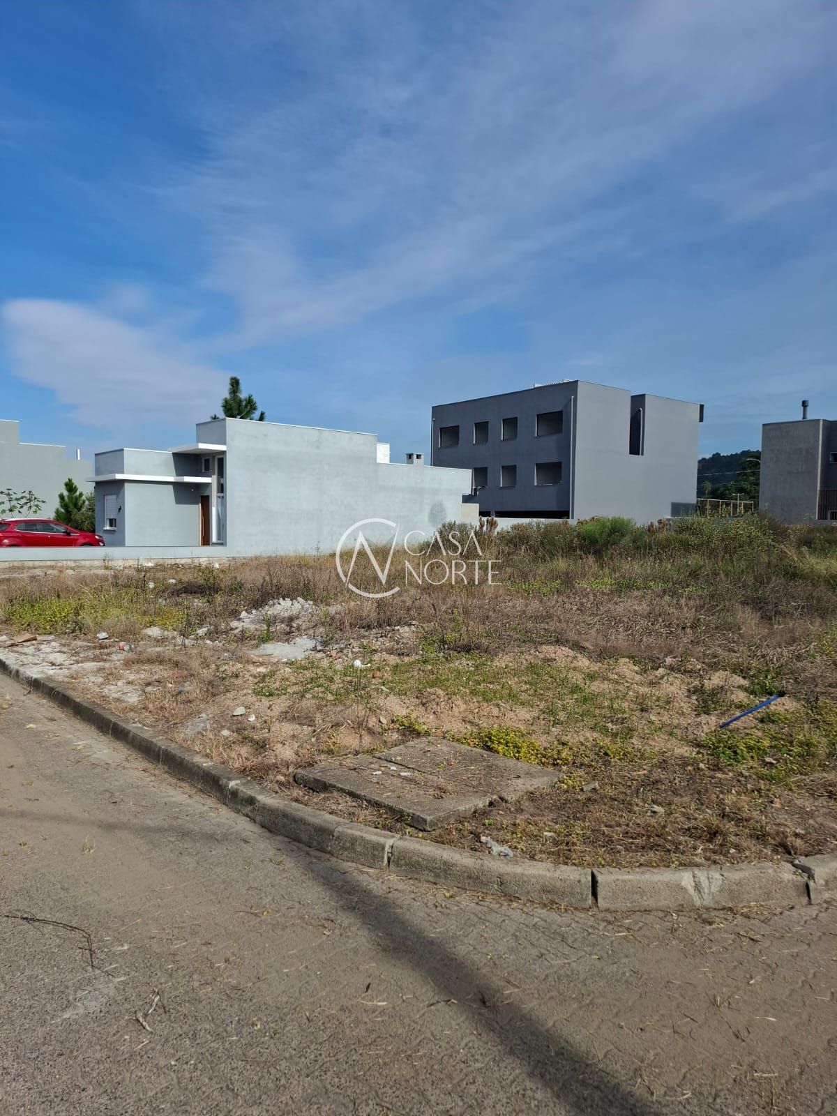 Terreno à venda  com 230m², Avenida Juca Batista no bairro Cavalhada em Porto Alegre