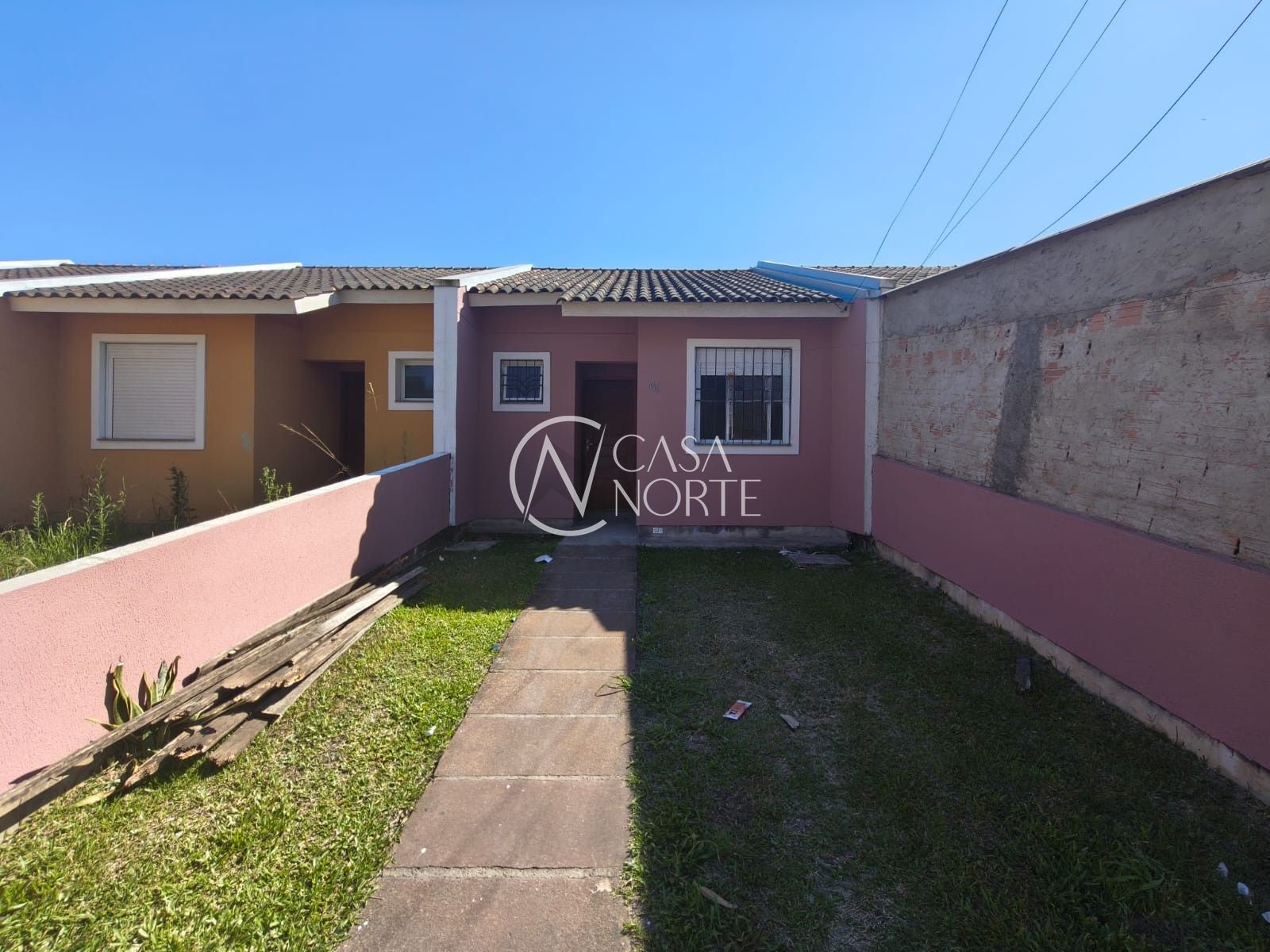 Casa à venda com 2 quartos, 40m², 2 vagas, Rua Oito Mil Oitocentos e Trinta e Oito no bairro Restinga em Porto Alegre