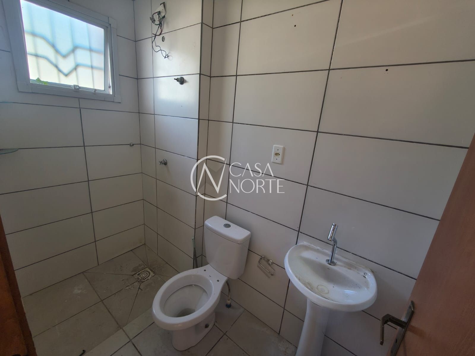 Casa à venda com 2 quartos, 40m², 2 vagas, Rua Oito Mil Oitocentos e Trinta e Oito no bairro Restinga em Porto Alegre