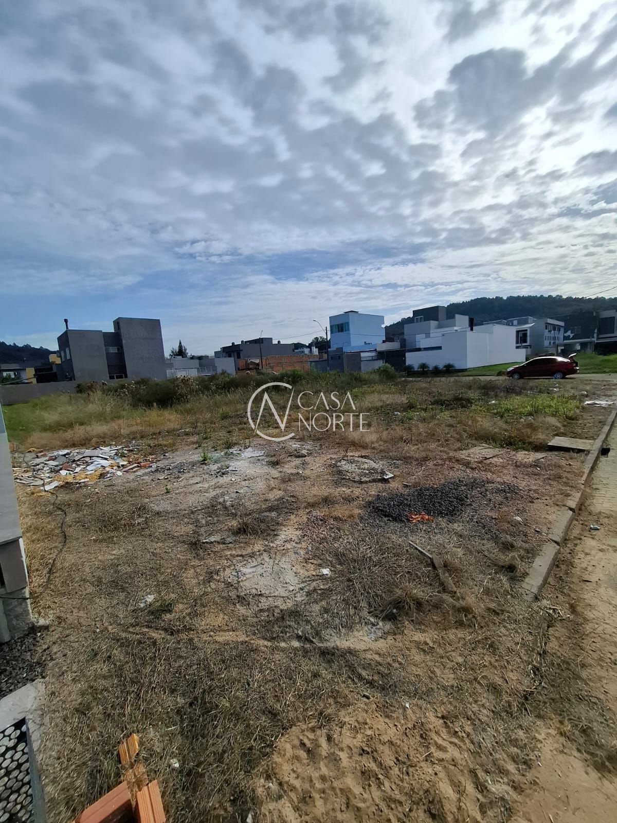 Terreno à venda  com 230m², Avenida Juca Batista no bairro Cavalhada em Porto Alegre