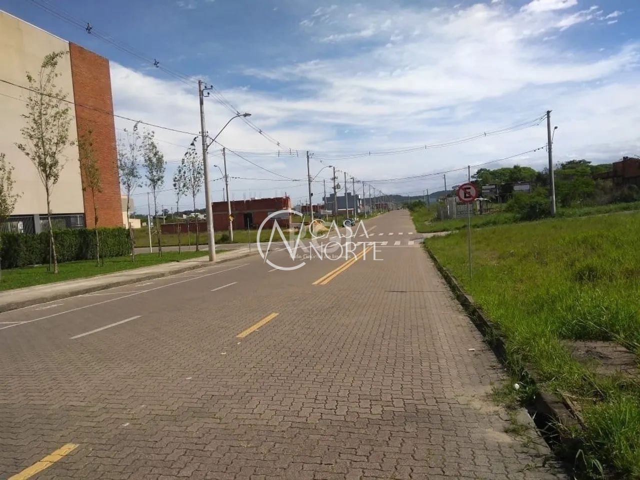 Terreno à venda  com 122m², Rua Francisco Mattos Terres no bairro Cavalhada em Porto Alegre