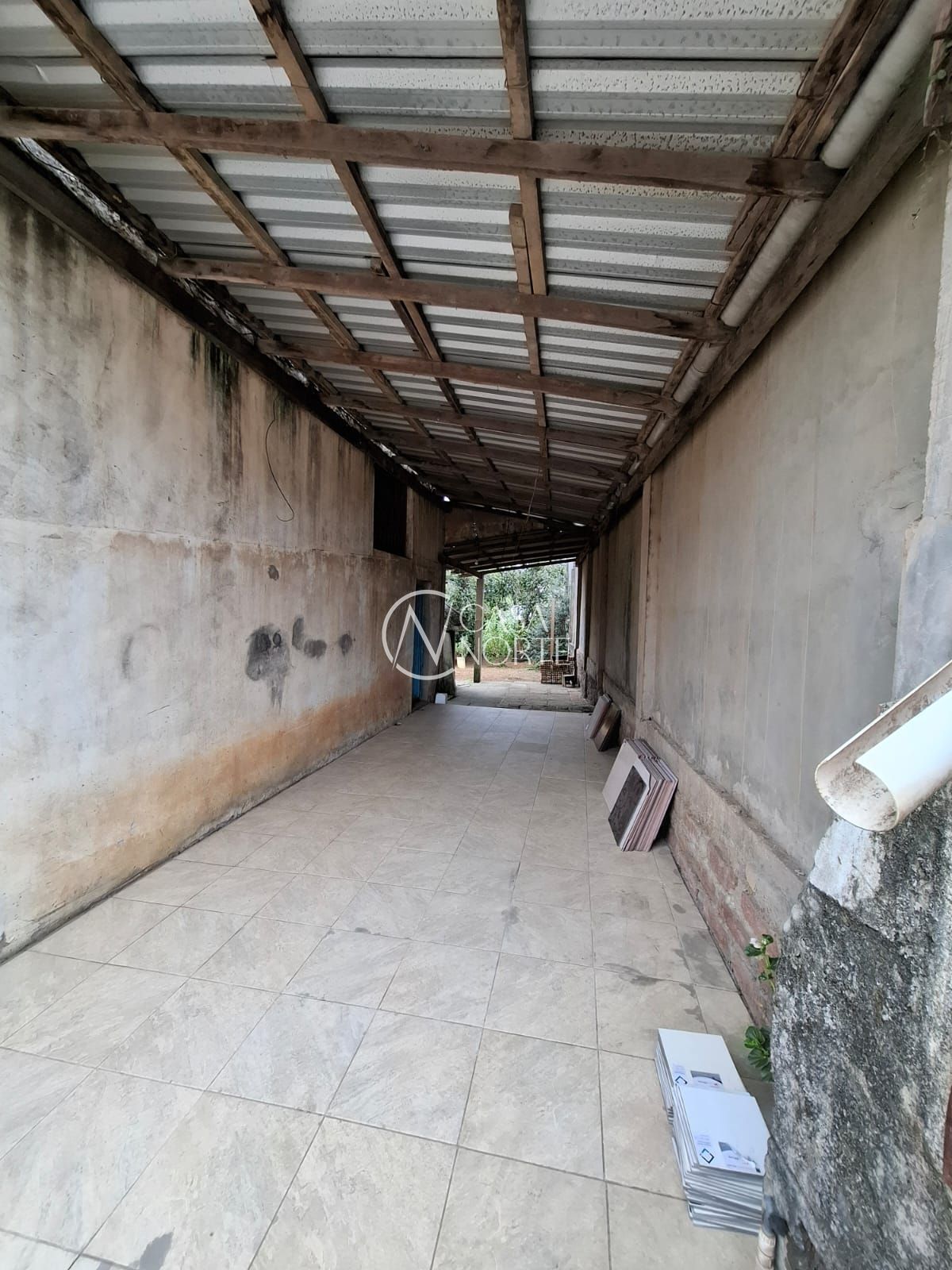 Casa Comercial à venda com 2 quartos, 100m², 3 vagas, Rua Leonardo da Vinci no bairro Lomba do Pinheiro em Porto Alegre