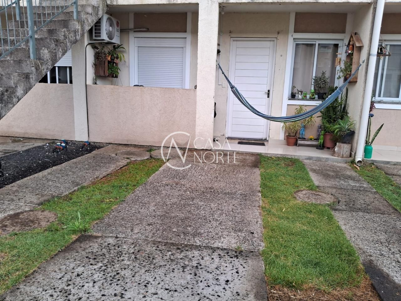 Casa de Condomínio à venda com 2 quartos, 49m², 1 vaga, Rua Dorival Castilhos Machado no bairro Aberta dos Morros em Porto Alegre