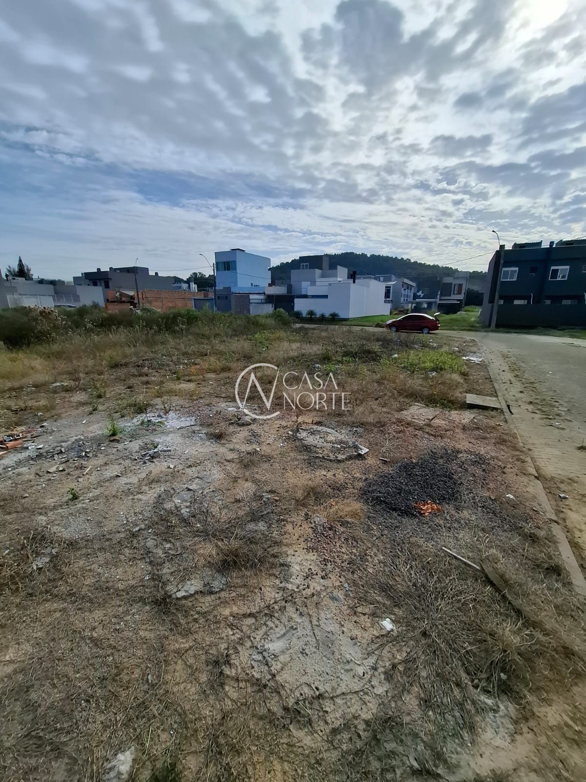 Terreno à venda  com 230m², Avenida Juca Batista no bairro Cavalhada em Porto Alegre