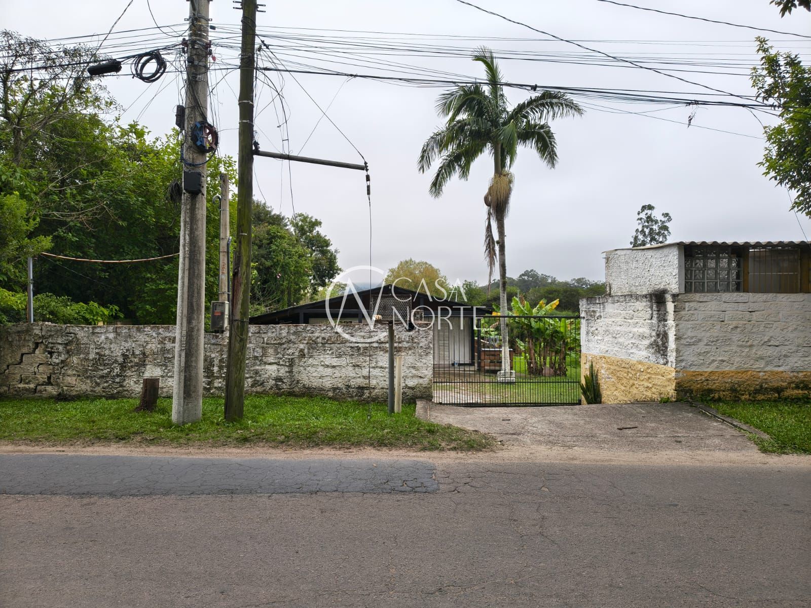 Terreno à venda  com 1296m², Estrada Retiro da Ponta Grossa no bairro Ponta Grossa em Porto Alegre