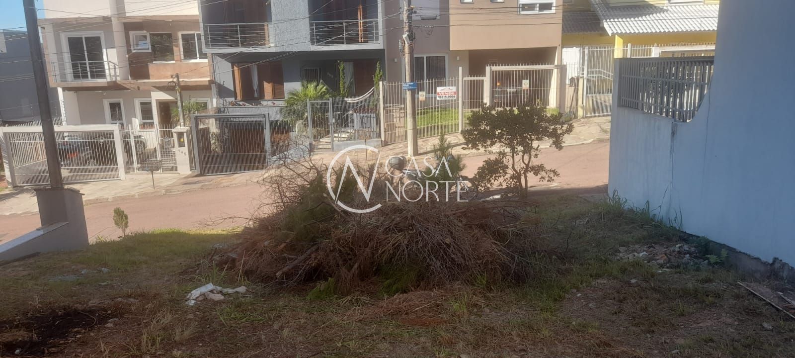 Terreno à venda  com 252m², Avenida Juca Batista no bairro Cavalhada em Porto Alegre