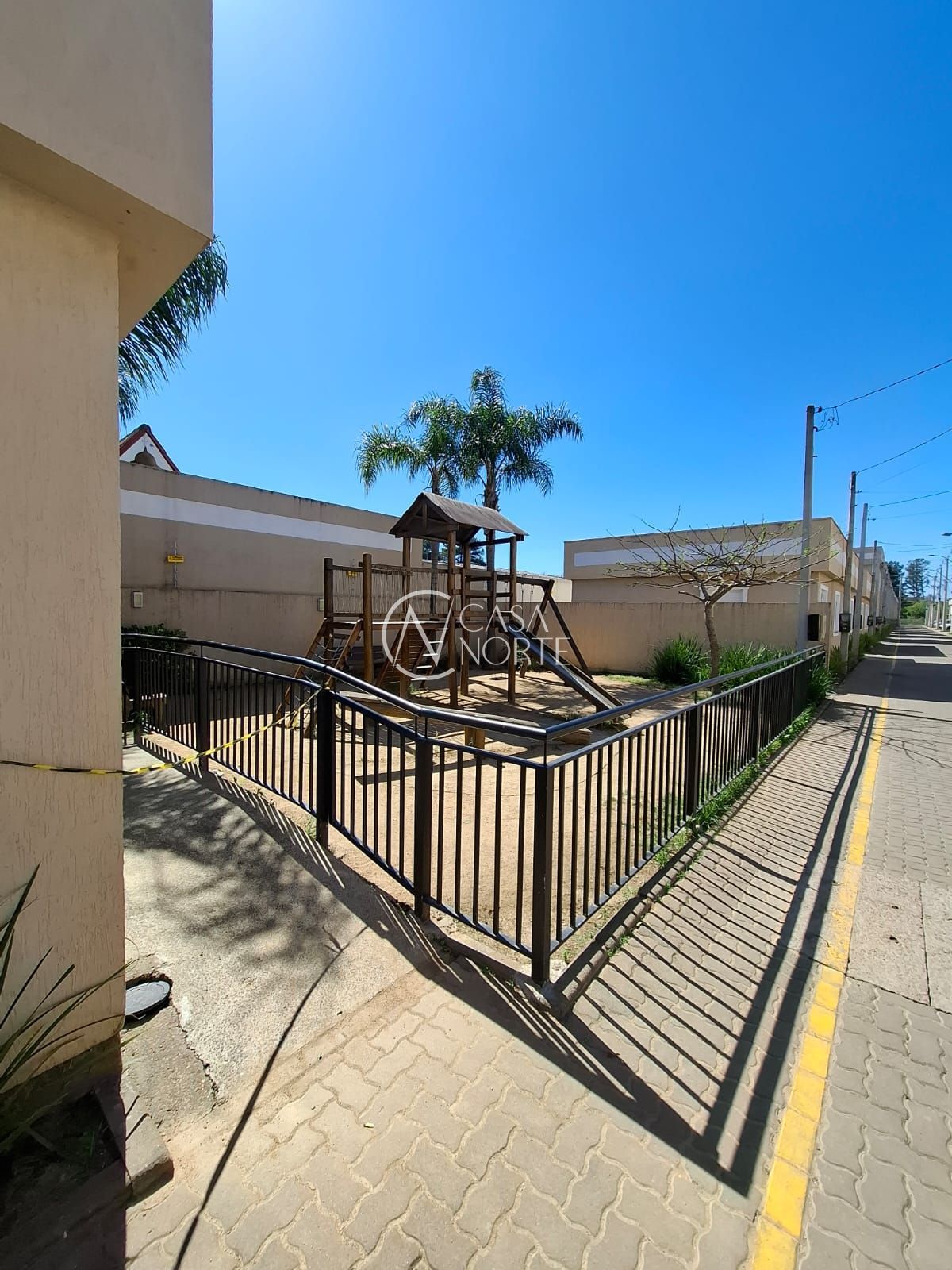 Sobrado à venda com 2 quartos, 55m², 1 vaga, Rua das Espatódeas no bairro Ponta Grossa em Porto Alegre