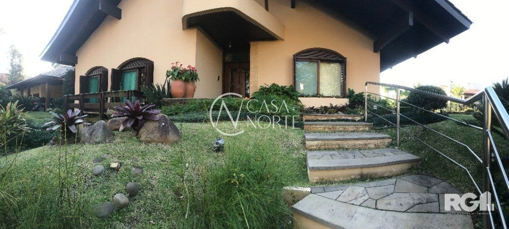 Casa de Condomínio à venda com 3 quartos, 498m², 1 suíte, 4 vagas, Avenida da Cavalhada no bairro Cavalhada em Porto Alegre
