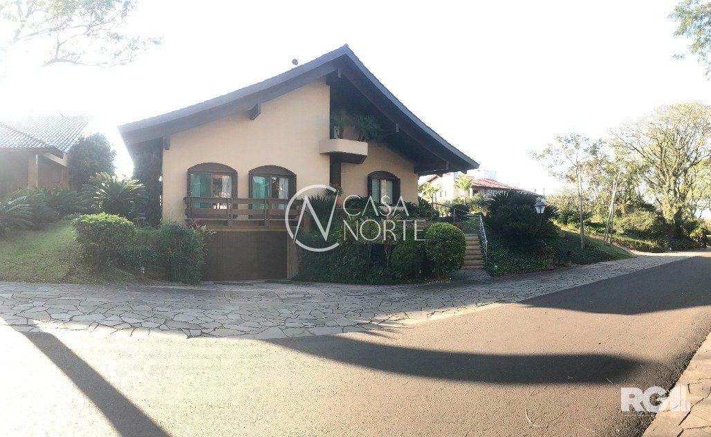 Casa de Condomínio à venda com 3 quartos, 498m², 1 suíte, 4 vagas, Avenida da Cavalhada no bairro Cavalhada em Porto Alegre