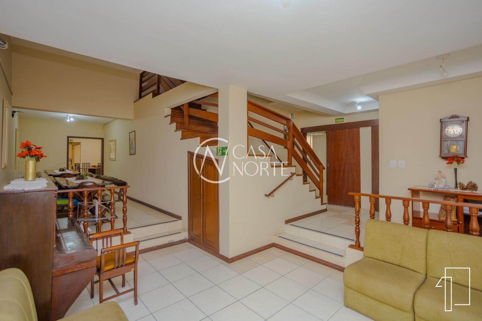 Casa à venda com 21 quartos, 795m², 19 suítes, 4 vagas, Rua Chile no bairro Jardim Botânico em Porto Alegre