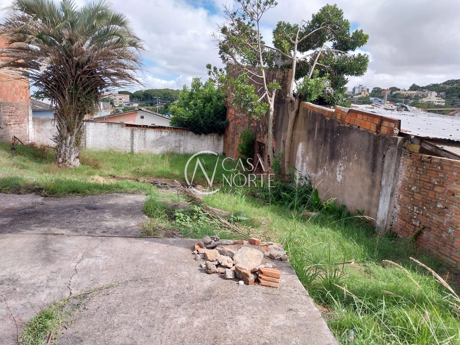 Terreno à venda  com 605m², Rua Cruzeiro do Sul no bairro Cristal em Porto Alegre
