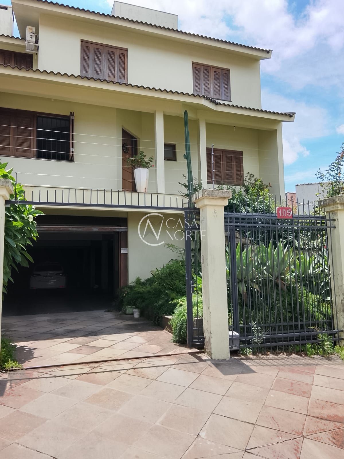 Sobrado à venda com 5 quartos, 500m², 1 suíte, 10 vagas, Dormenio no bairro Santa Tereza em Porto Alegre