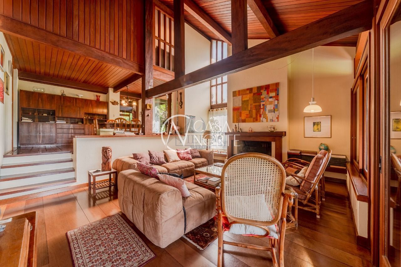 Casa à venda com 3 quartos, 380m², 1 suíte, 2 vagas, Avenida da Cavalhada no bairro Cavalhada em Porto Alegre