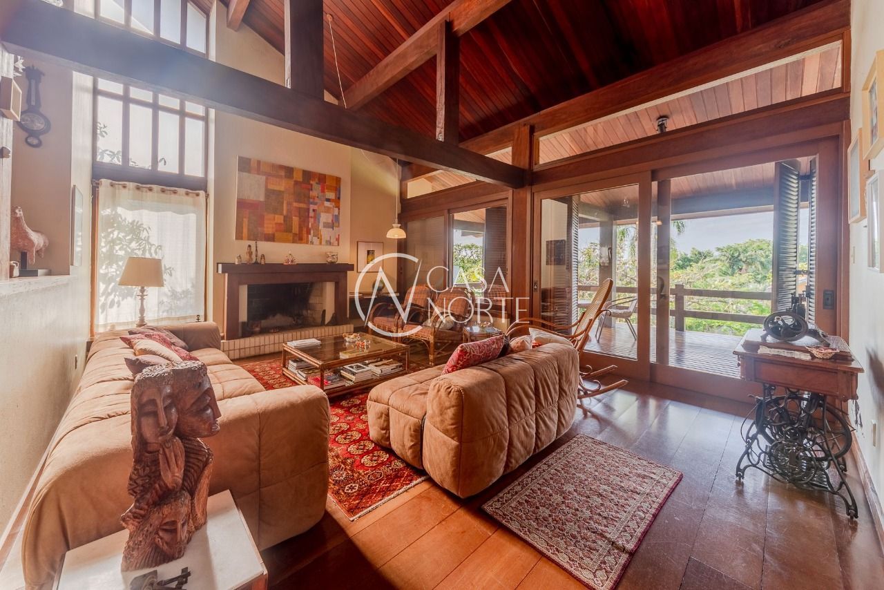 Casa à venda com 3 quartos, 380m², 1 suíte, 2 vagas, Avenida da Cavalhada no bairro Cavalhada em Porto Alegre