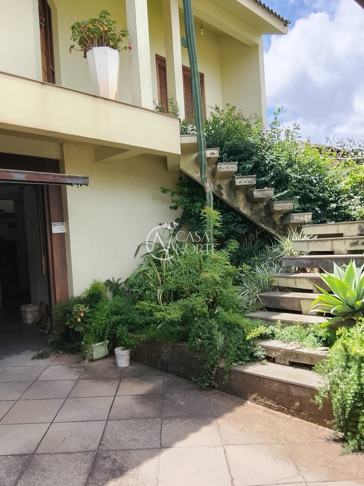 Sobrado à venda com 5 quartos, 500m², 1 suíte, 10 vagas, Dormenio no bairro Santa Tereza em Porto Alegre