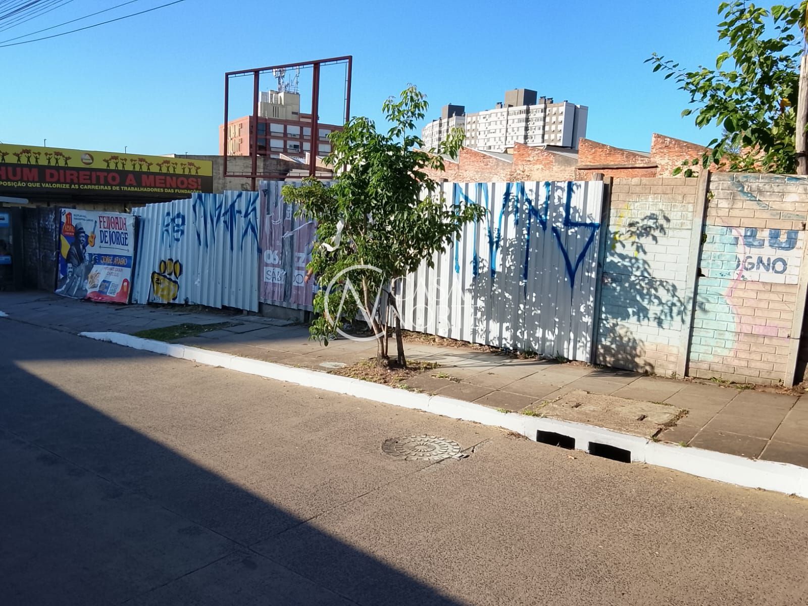 Terreno Comercial à venda  com 1126m², Rua Dom Pedro II no bairro São João em Porto Alegre