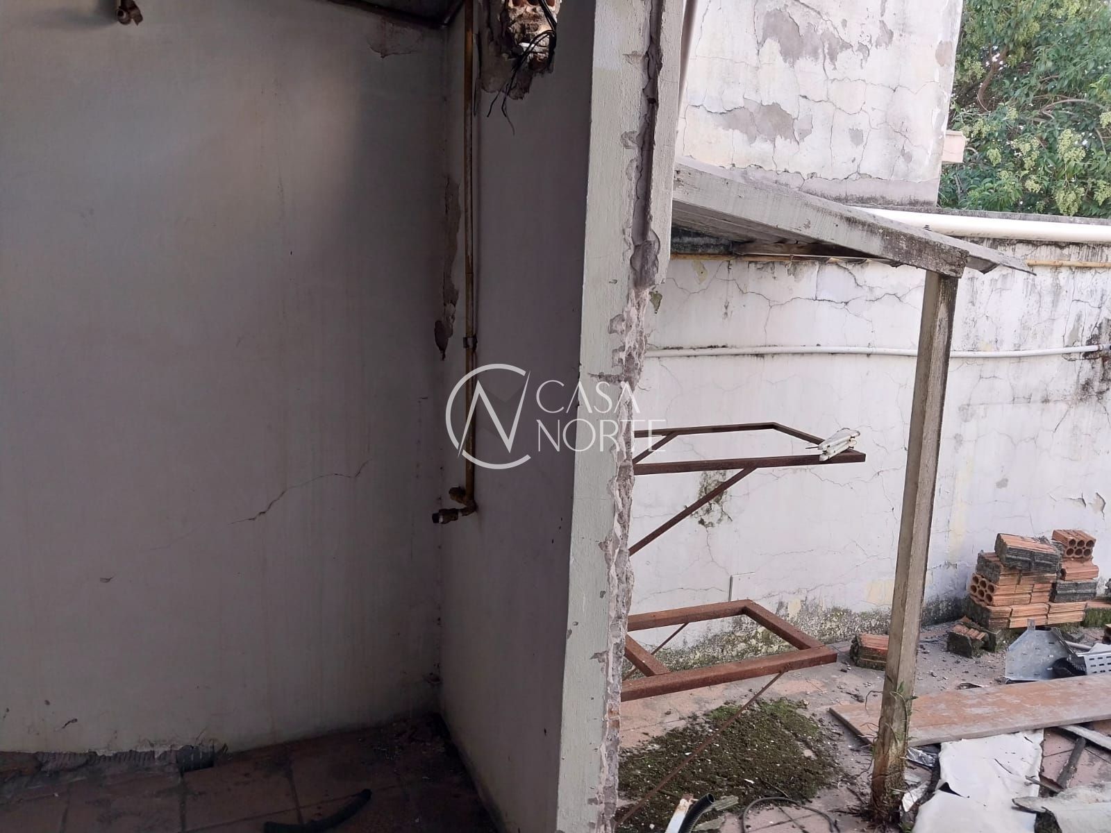 Prédio Comercial à venda com 2 quartos, 182m², Rua Duque de Caxias no bairro Centro Histórico em Porto Alegre