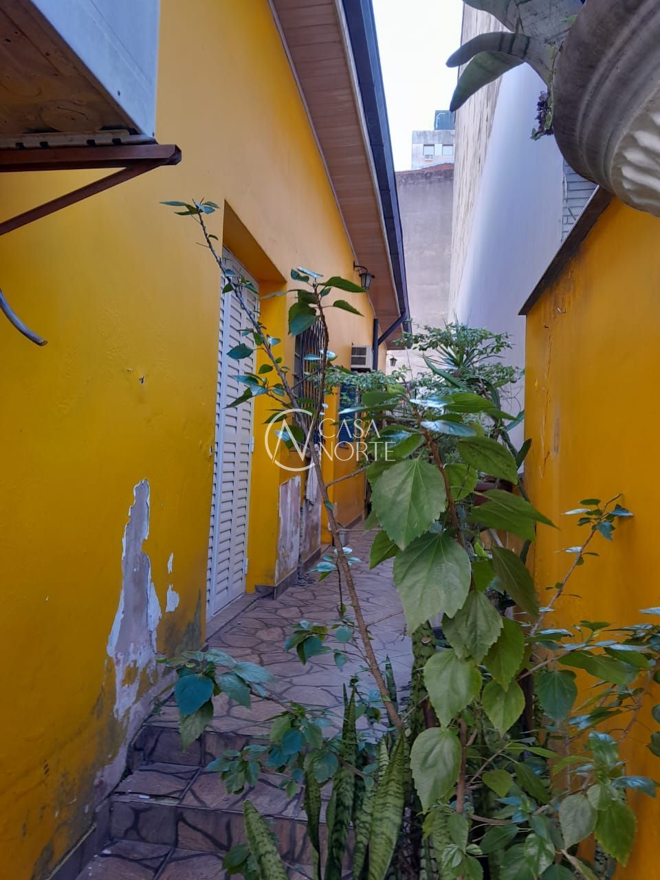 Casa à venda com 3 quartos, 116m², 1 suíte, Rua Joaquim Nabuco no bairro Cidade Baixa em Porto Alegre