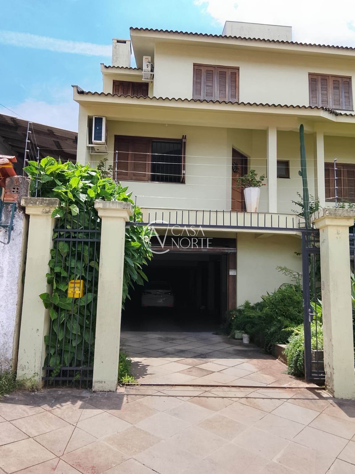 Sobrado à venda com 5 quartos, 500m², 1 suíte, 10 vagas, Dormenio no bairro Santa Tereza em Porto Alegre