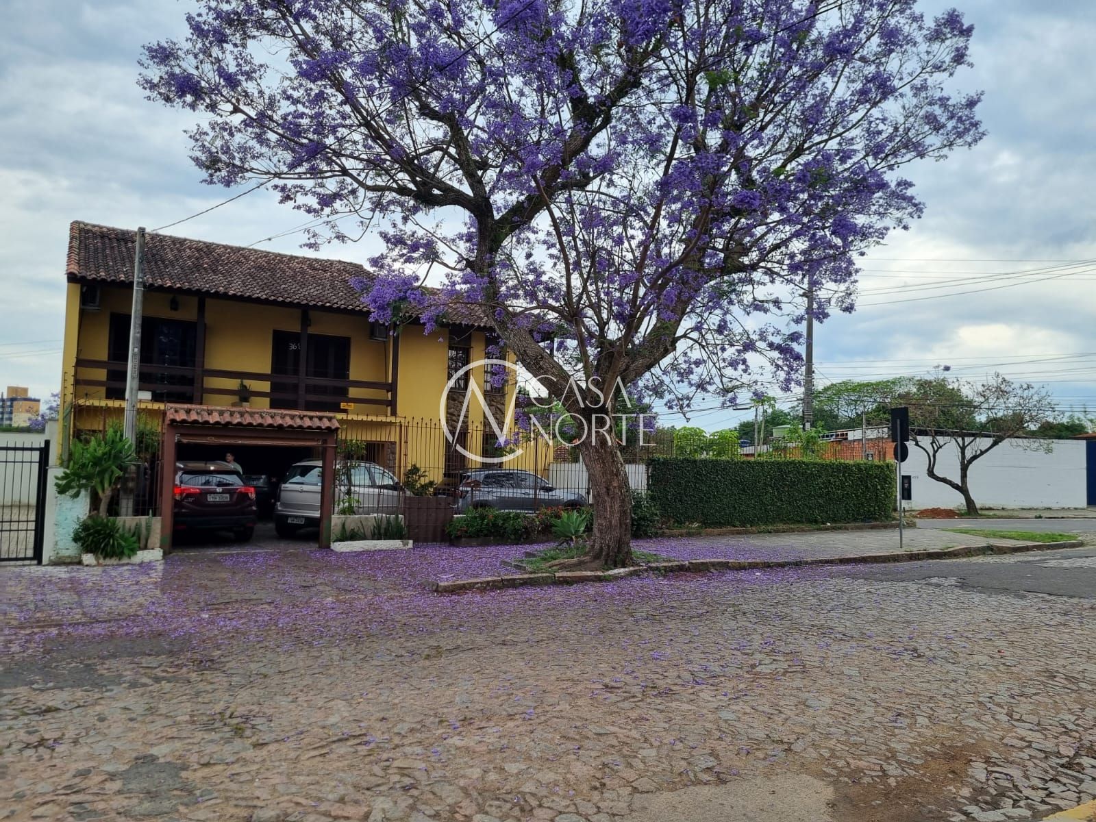 Sobrado à venda com 5 quartos, 266m², 2 suítes, 2 vagas, Avenida Valado no bairro Vila João Pessoa em Porto Alegre