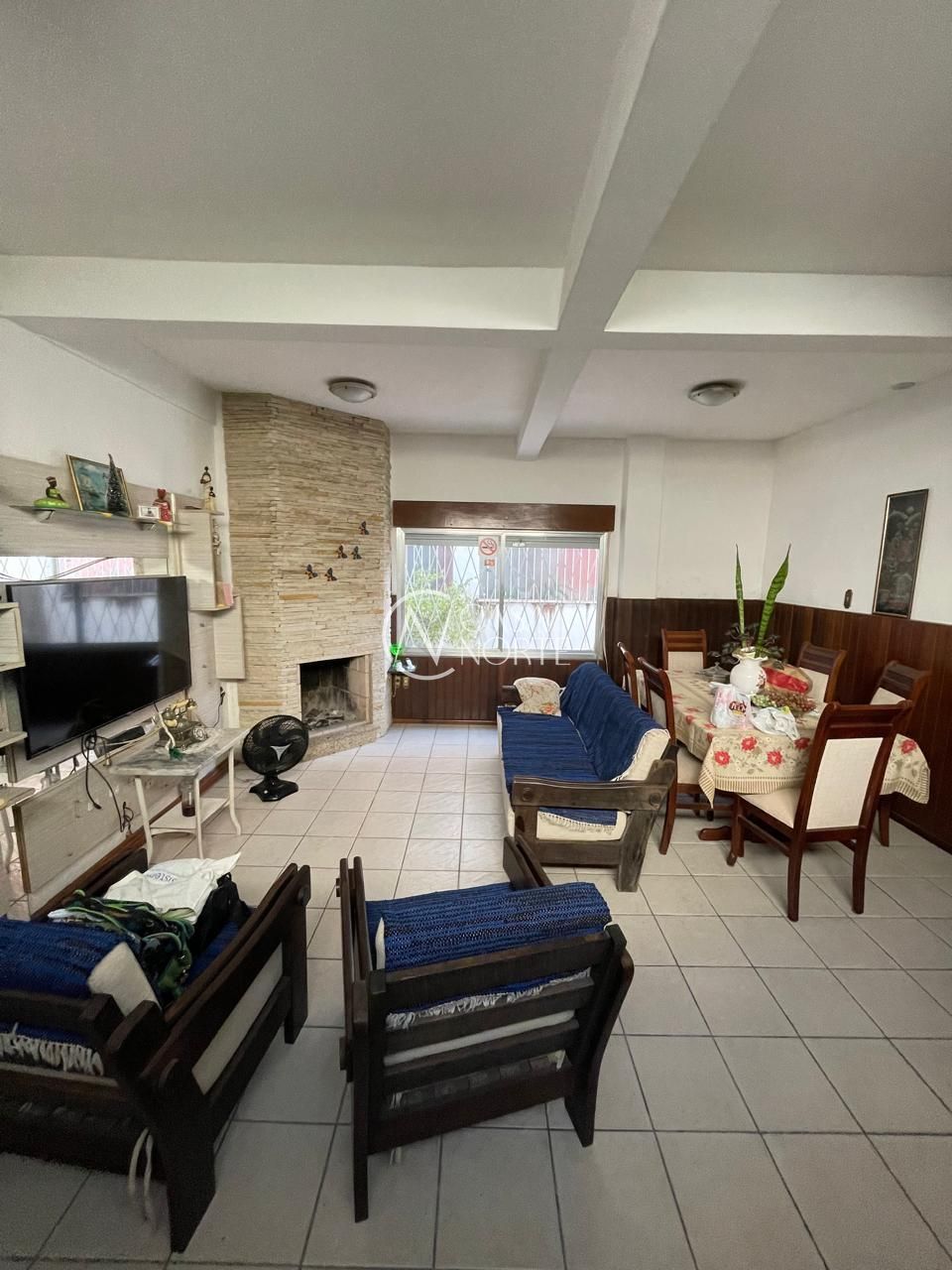 Casa à venda com 5 quartos, 243m², 2 suítes, 3 vagas, Rua Humberto de Campos no bairro Partenon em Porto Alegre