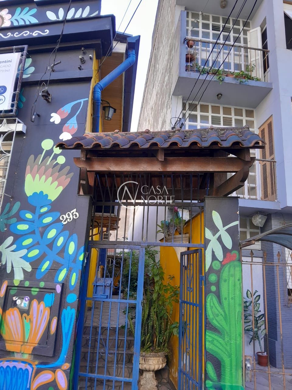 Casa à venda com 3 quartos, 116m², 1 suíte, Rua Joaquim Nabuco no bairro Cidade Baixa em Porto Alegre