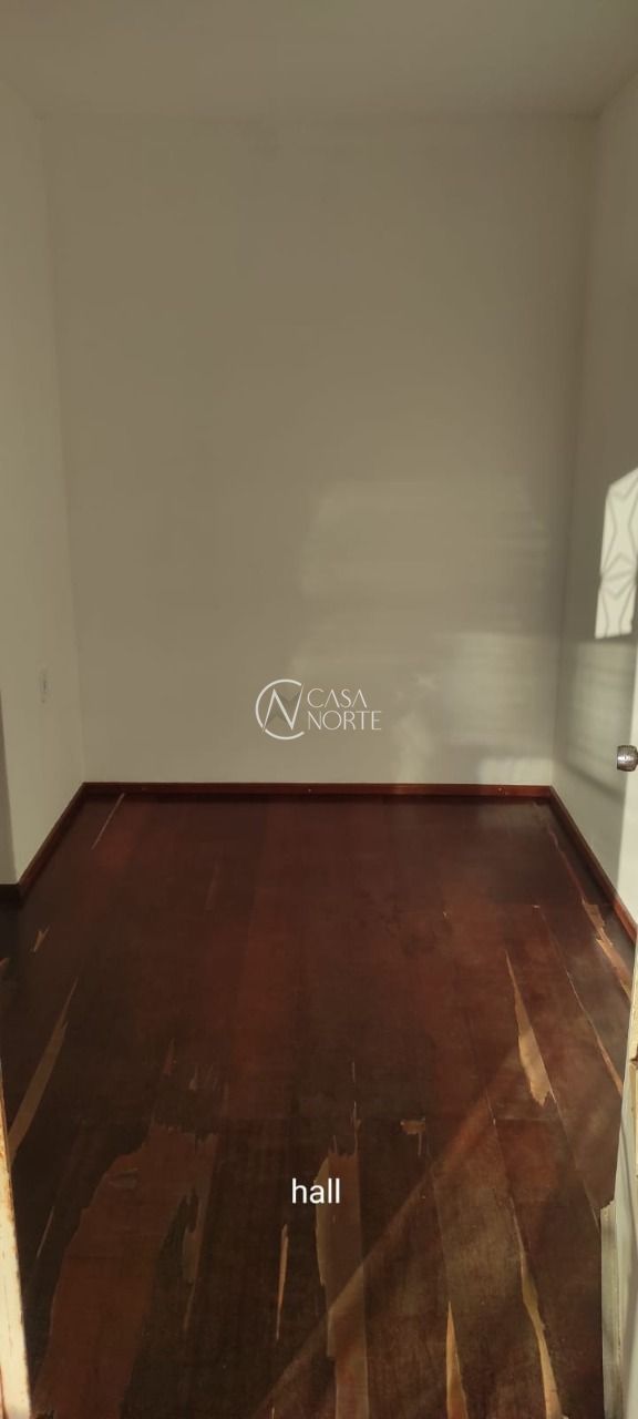 Casa à venda com 3 quartos, 300m², 2 vagas, Rua Cachoeira no bairro Nonoai em Porto Alegre