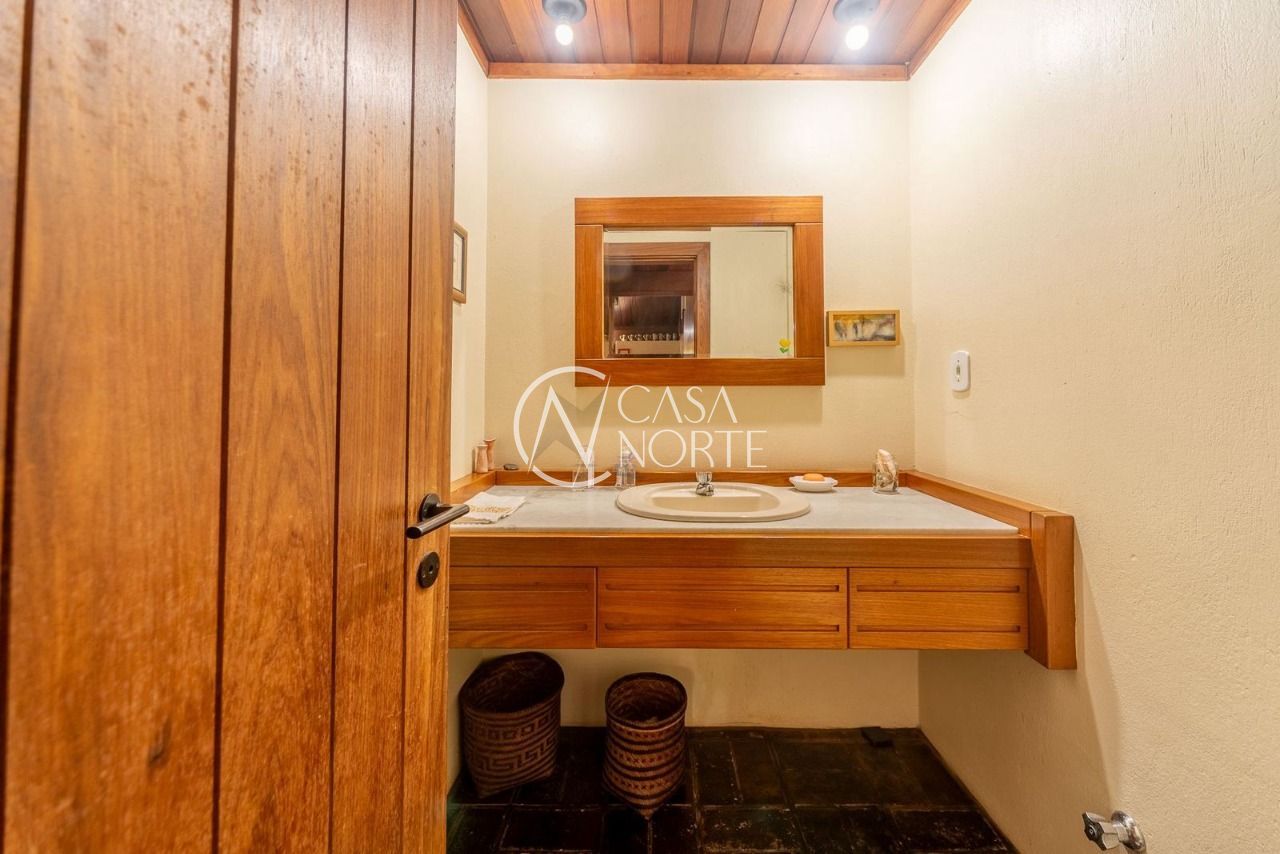 Casa à venda com 3 quartos, 380m², 1 suíte, 2 vagas, Avenida da Cavalhada no bairro Cavalhada em Porto Alegre