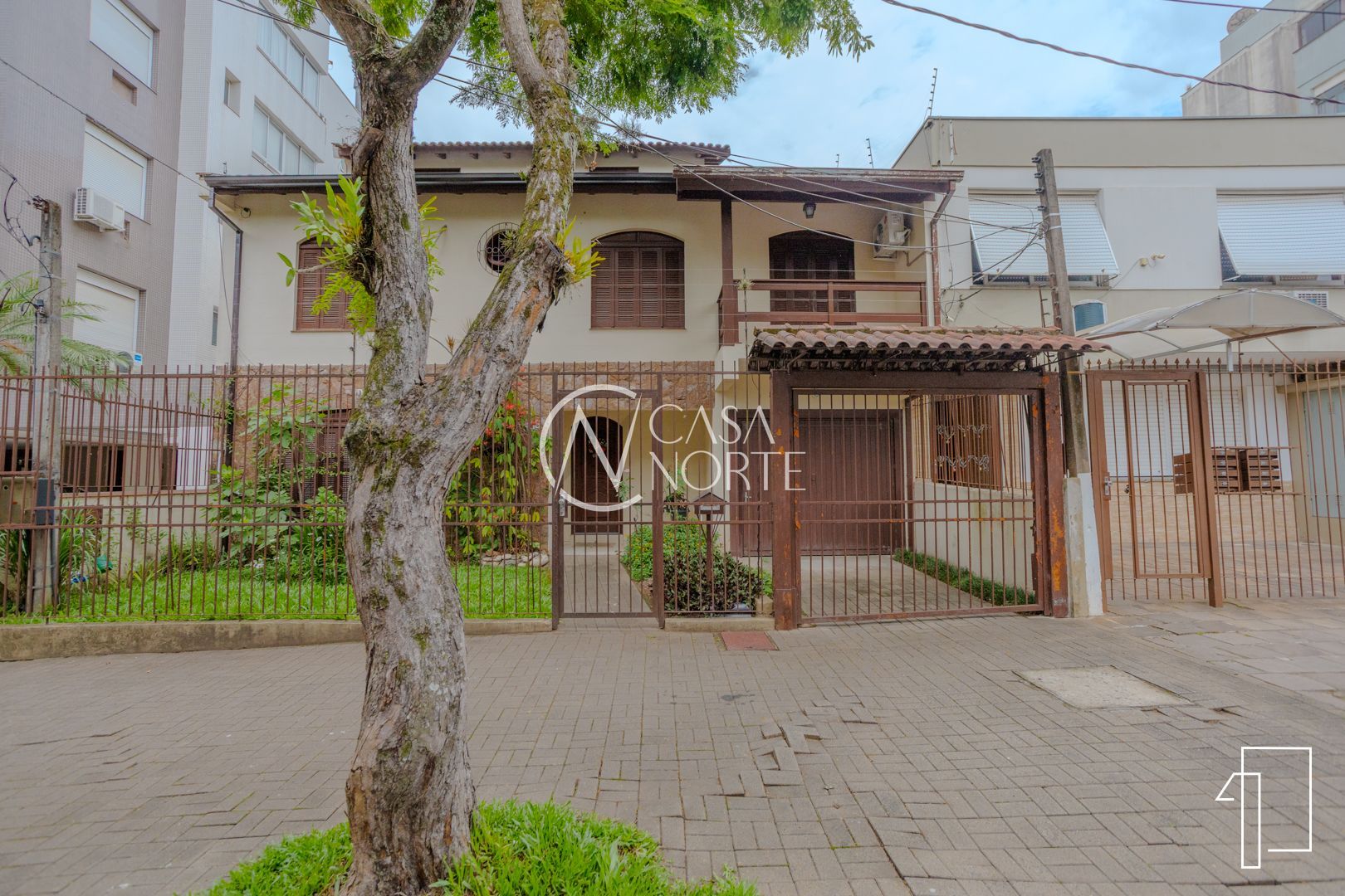 Casa à venda com 21 quartos, 795m², 19 suítes, 4 vagas, Rua Chile no bairro Jardim Botânico em Porto Alegre