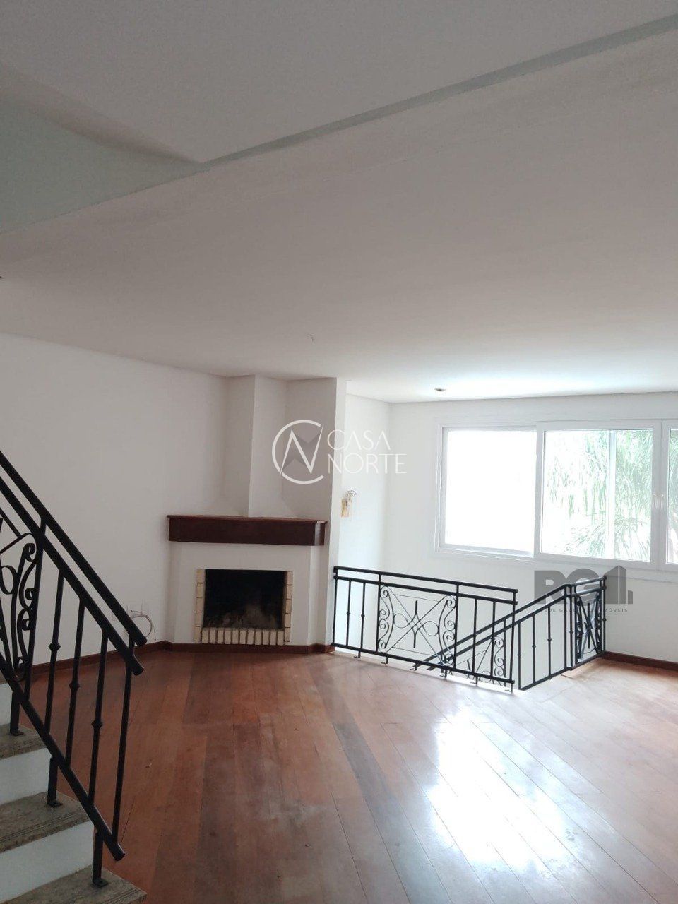 Casa de Condomínio à venda com 3 quartos, 212m², 1 suíte, 2 vagas, Rua Professor Xavier Simoes no bairro Sétimo Céu em Porto Alegre