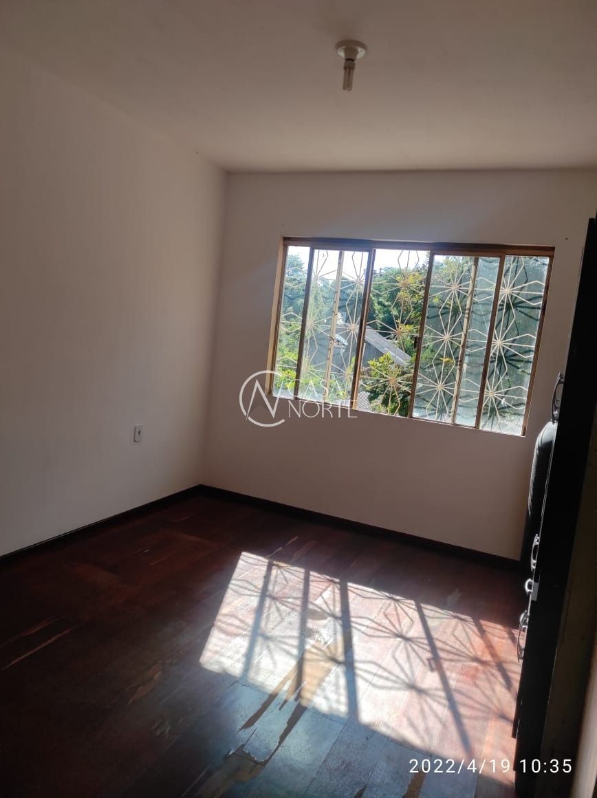 Casa à venda com 3 quartos, 300m², 2 vagas, Rua Cachoeira no bairro Nonoai em Porto Alegre